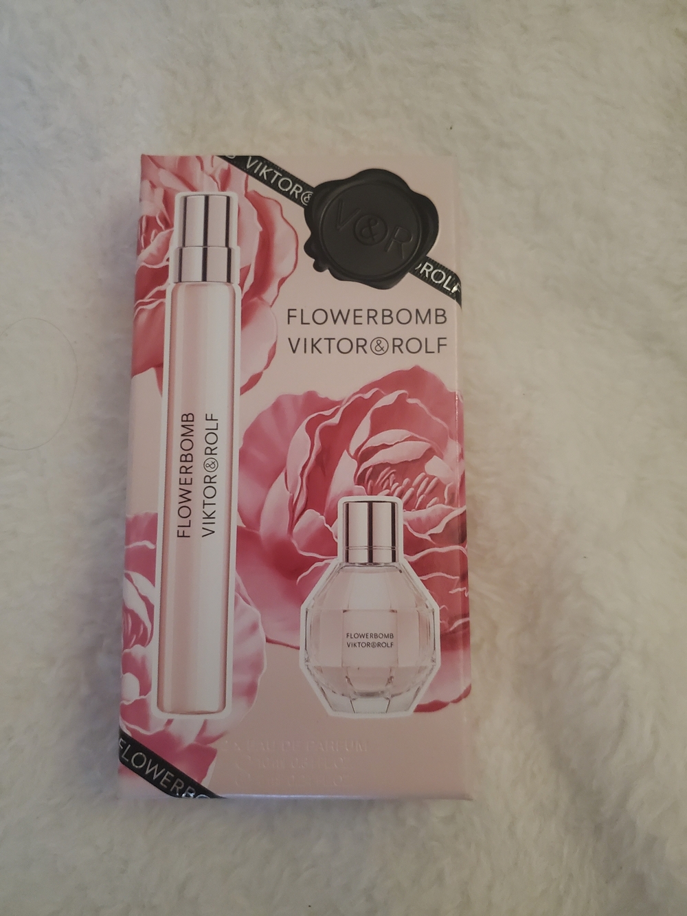 Viktor & Rolf Flowerbomb Gift Set in Pink and Silver Accents